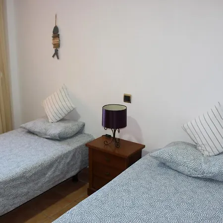Apartament With A Serene Ocean And Mountain View
