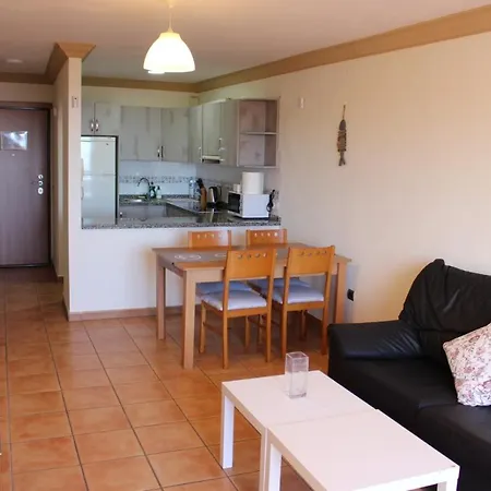 Apartament With A Serene Ocean And Mountain View